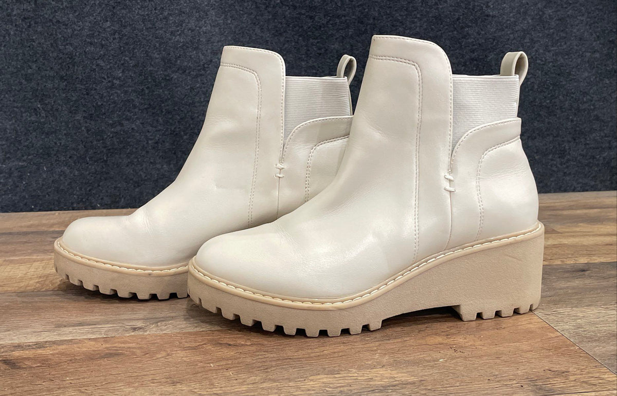 Universal Thread Rielle White Leather Platform Chelsea Ankle Boots Size 7.5
