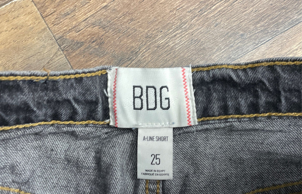 BDG Urban Outfitters Women's A-Line Denim Shorts Black Washed Cuffed Sz 25
