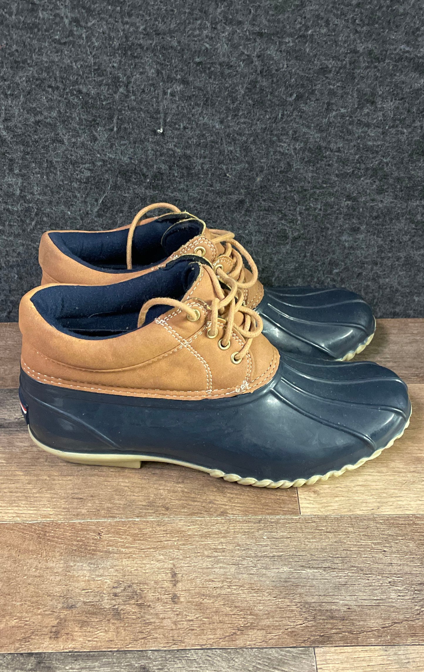 Tommy Hilfiger Navy Blue Tan Low Top Lace Up Duck Boots Women's Size 7