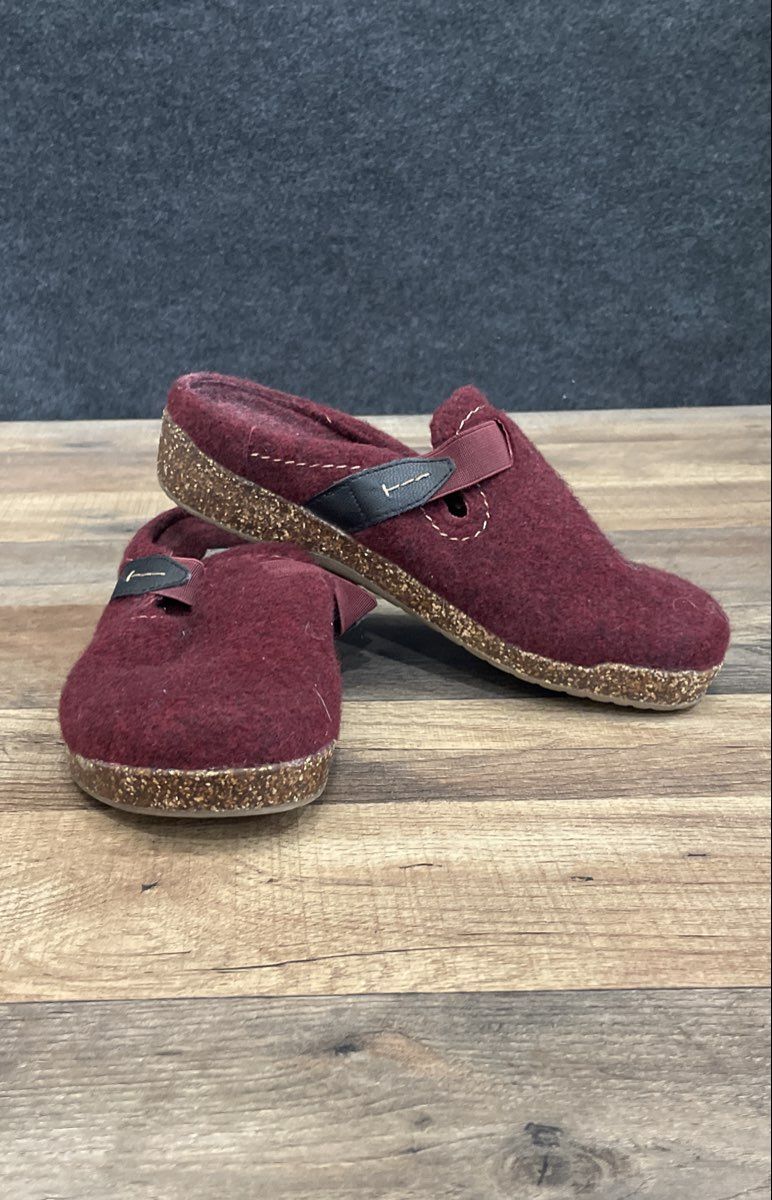 Earth Origins Jenna Burgundy Felt Fabric Slip On Mule Clogs Women's Size 7M