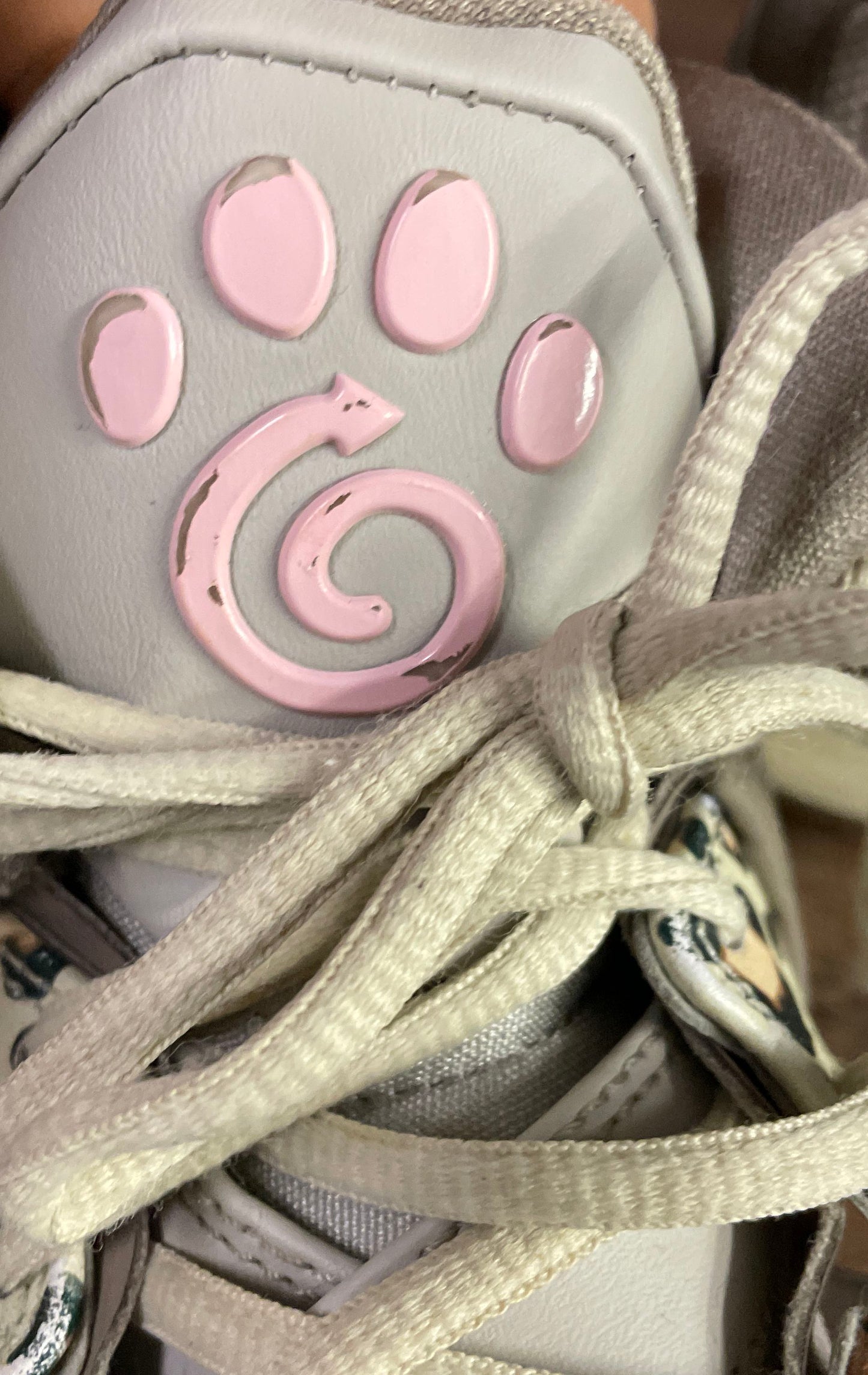 Nike Kyrie Infinity Camo Animal Print Grey Pink Basketball Shoes Size 7.5