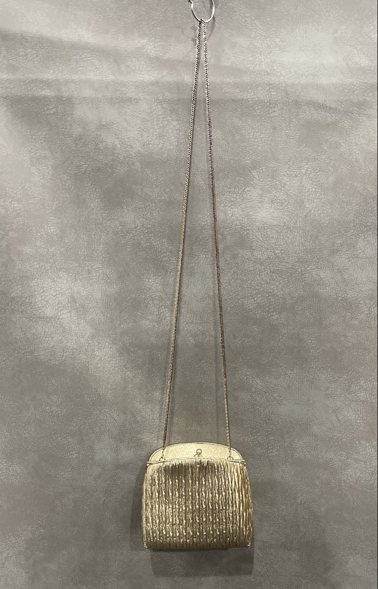 Vintage La Regale Gold Pleated Metallic Evening Crossbody Bag Kiss Lock