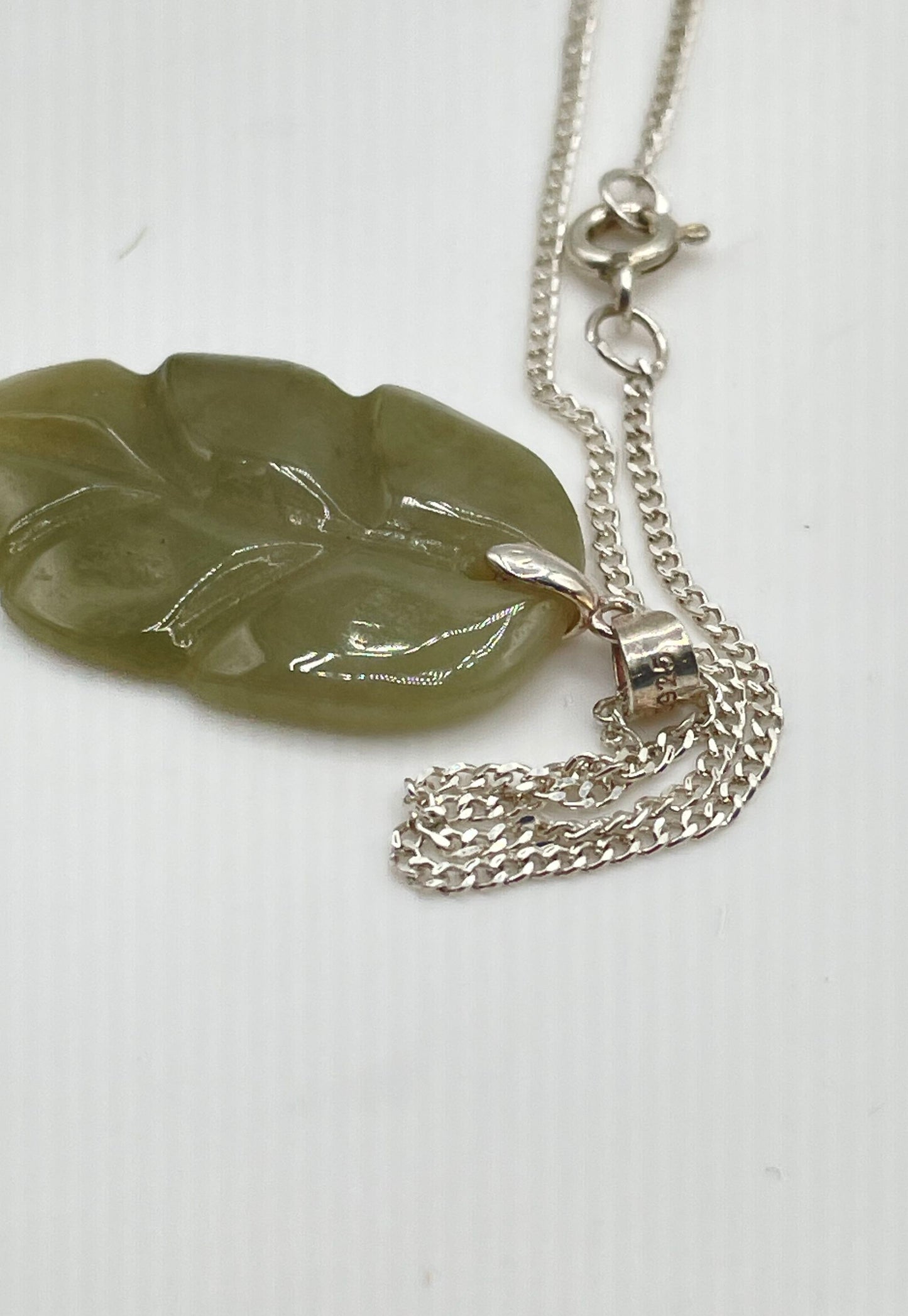 925 Sterling Silver Green Jade Leaf Pendant W/ Cable Chain Necklace 4.9g