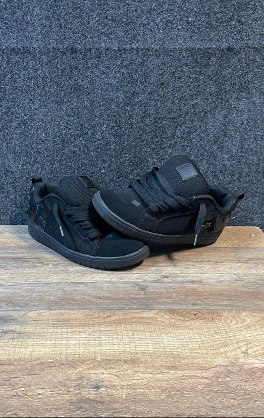 DC Shoes Youth Court Graffik Triple Black Skate Shoes Size 7