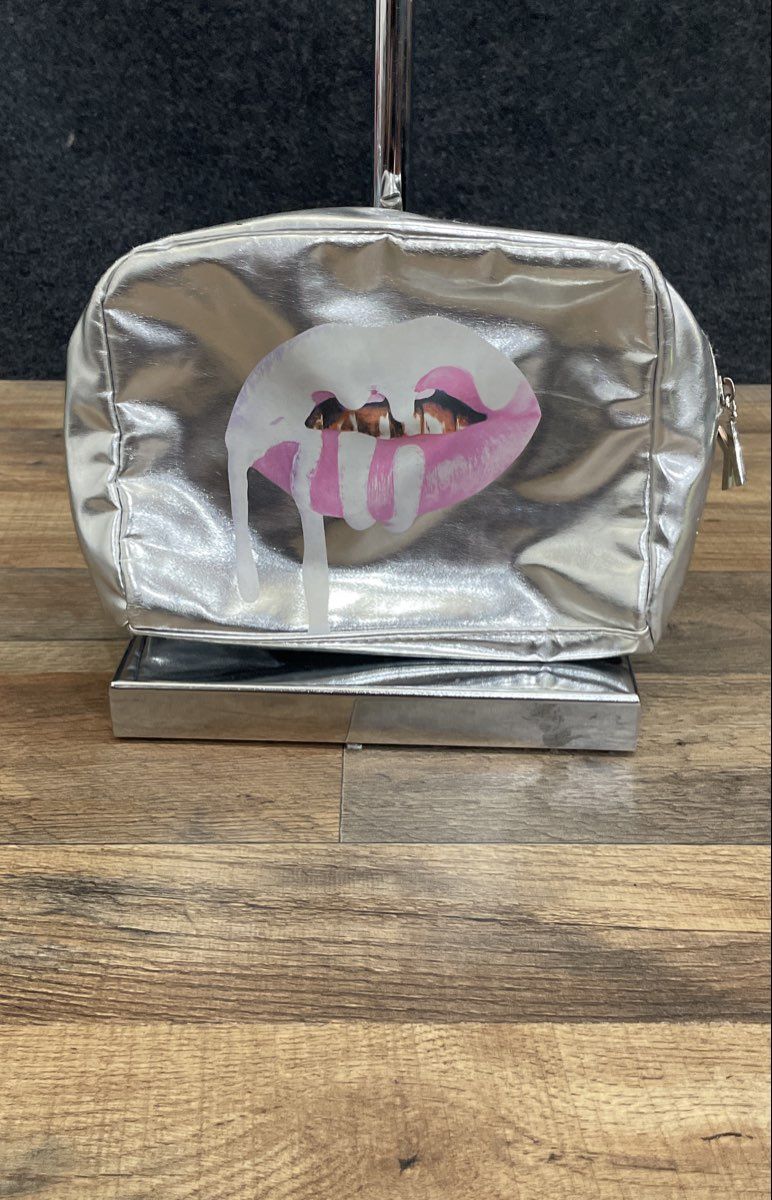 Kylie Cosmetics Silver Metallic Dripping Lips Makeup Bag Kylie Jenner