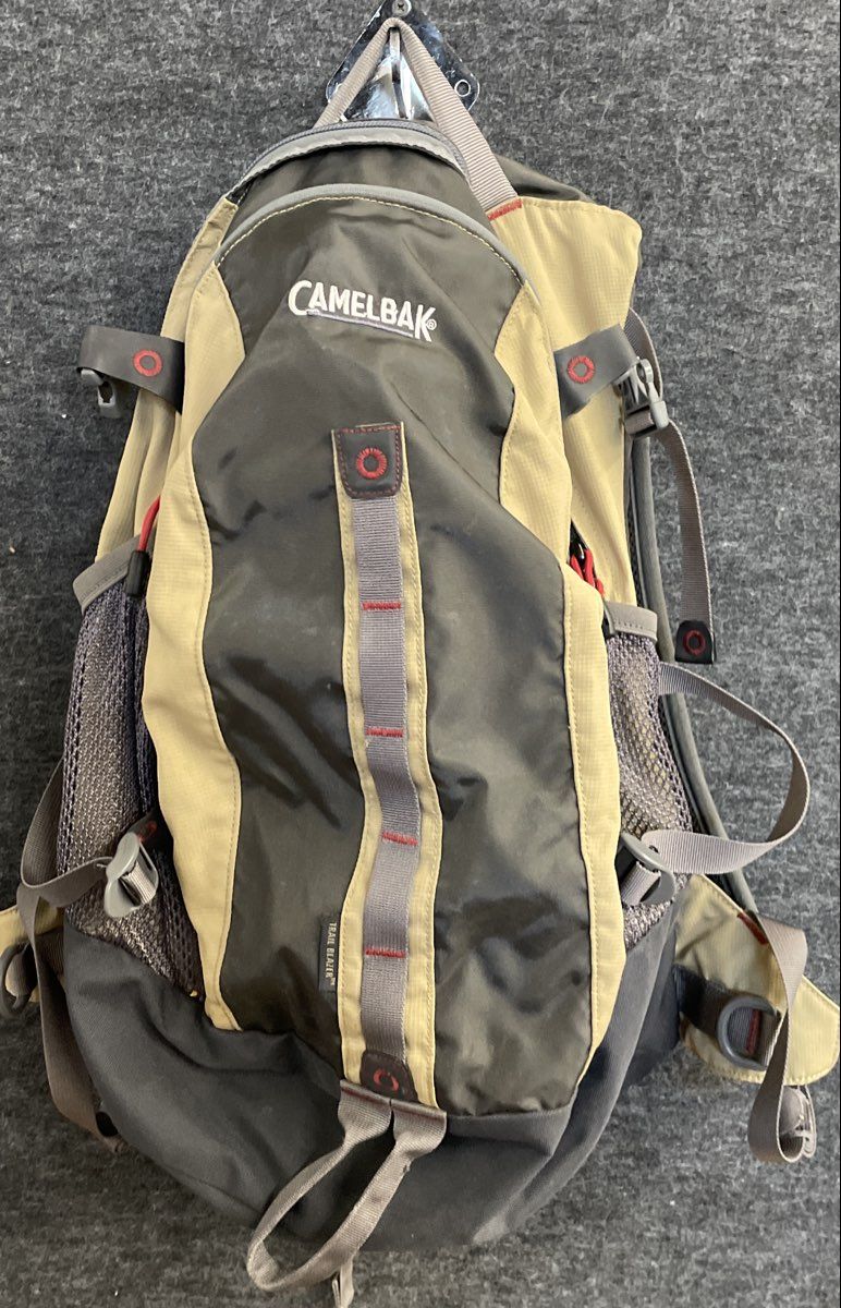 CamelBak Trail Blazer Hiking Backpack Tan Olive Green Hydration Daypack