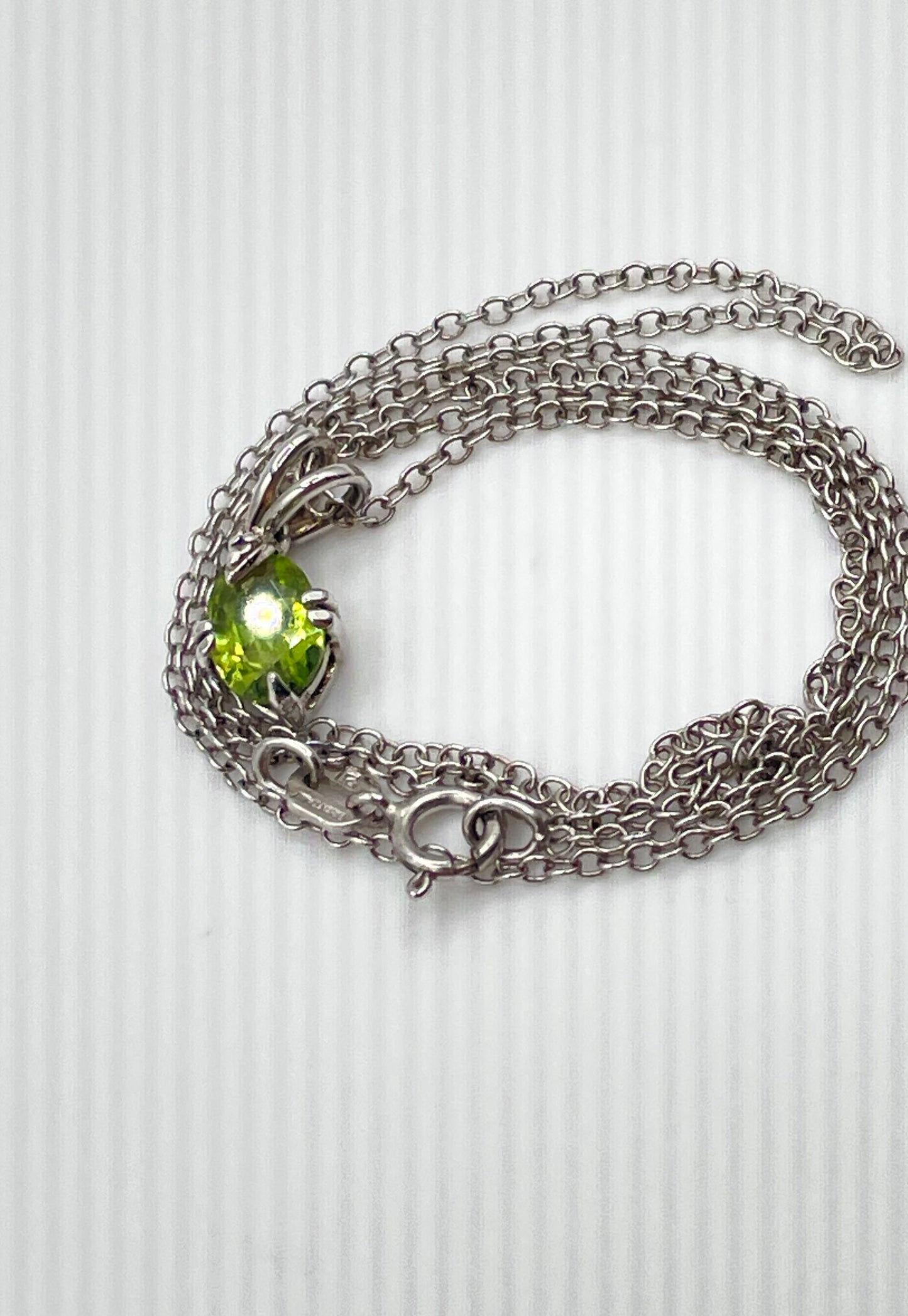 Ross Simons 925 Sterling Silver Peridot Pendant Necklace 1.9g