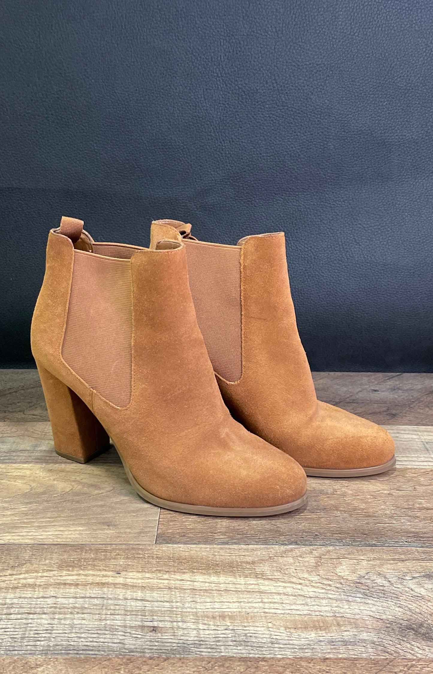 Michael Kors Tan Suede Block Heel Chelsea Ankle Boots Women's Size 7