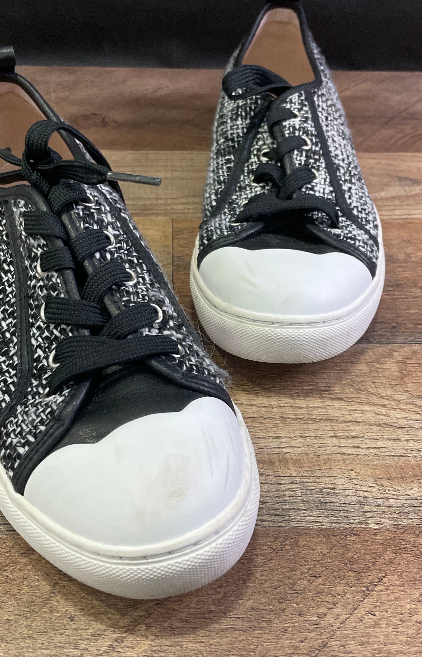 Kate Spade New York Avery Black White Tweed Scallop Sneakers Women's Size 8B