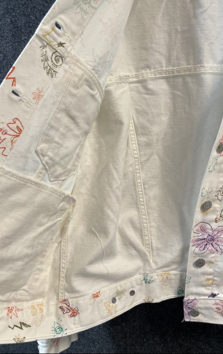 Levi's Women's White Multicolor All Over Doodle Print Denim Trucker Jacket XS