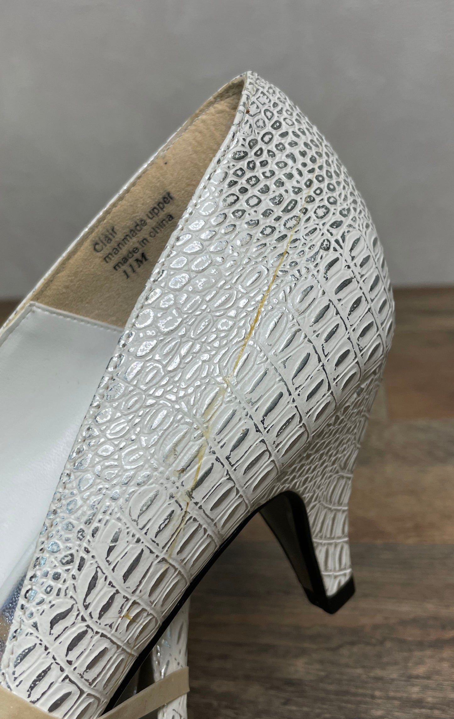 J. Renee Clair White Silver Reptile Embossed Pointed Toe Pumps Size 11M