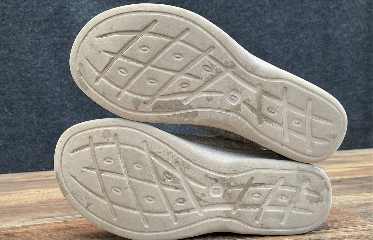 Bzees Secret White Knit Slingback Peep Toe Wedge Sandals Women's Size 8.5