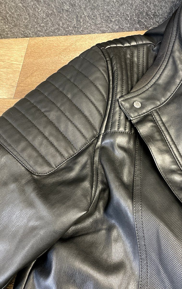 Guess Men's Black Faux Leather Hooded Moto Biker Jacket Quilted Shoulder Sz L