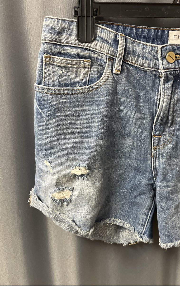 Frame Women's Le Grand Garcon Short Light Blue Distressed Denim Ripped Sz 27
