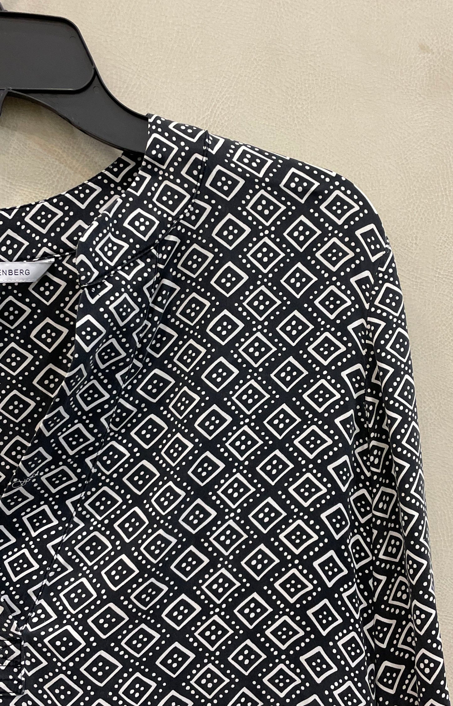 Diane Von Furstenberg Women's Black White Geometric Tile Print Blouse Sz 2