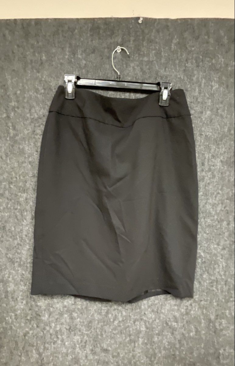 Liz Claiborne Women's Pencil Skirt Black Knee Length Back Slit Sz 8