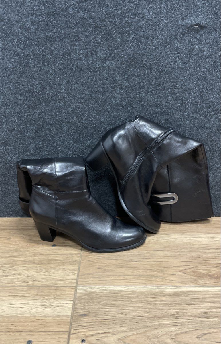 Black Leather Tall Knee High Block Heel Side Zip Boots Women's Size 37