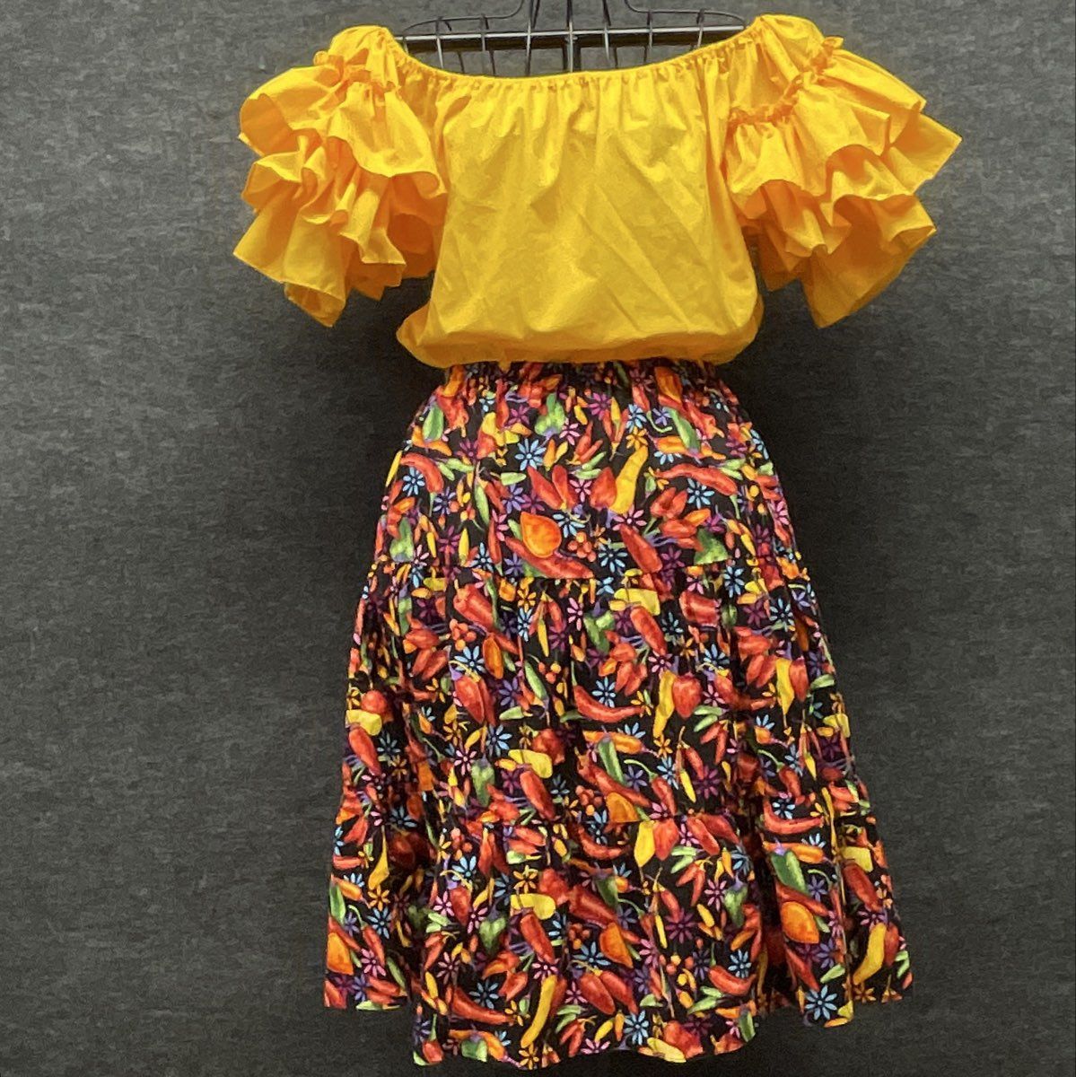 Women's 2 Piece Folk Costume Set Yellow Ruffle Top Chili Pepper Print Skirt