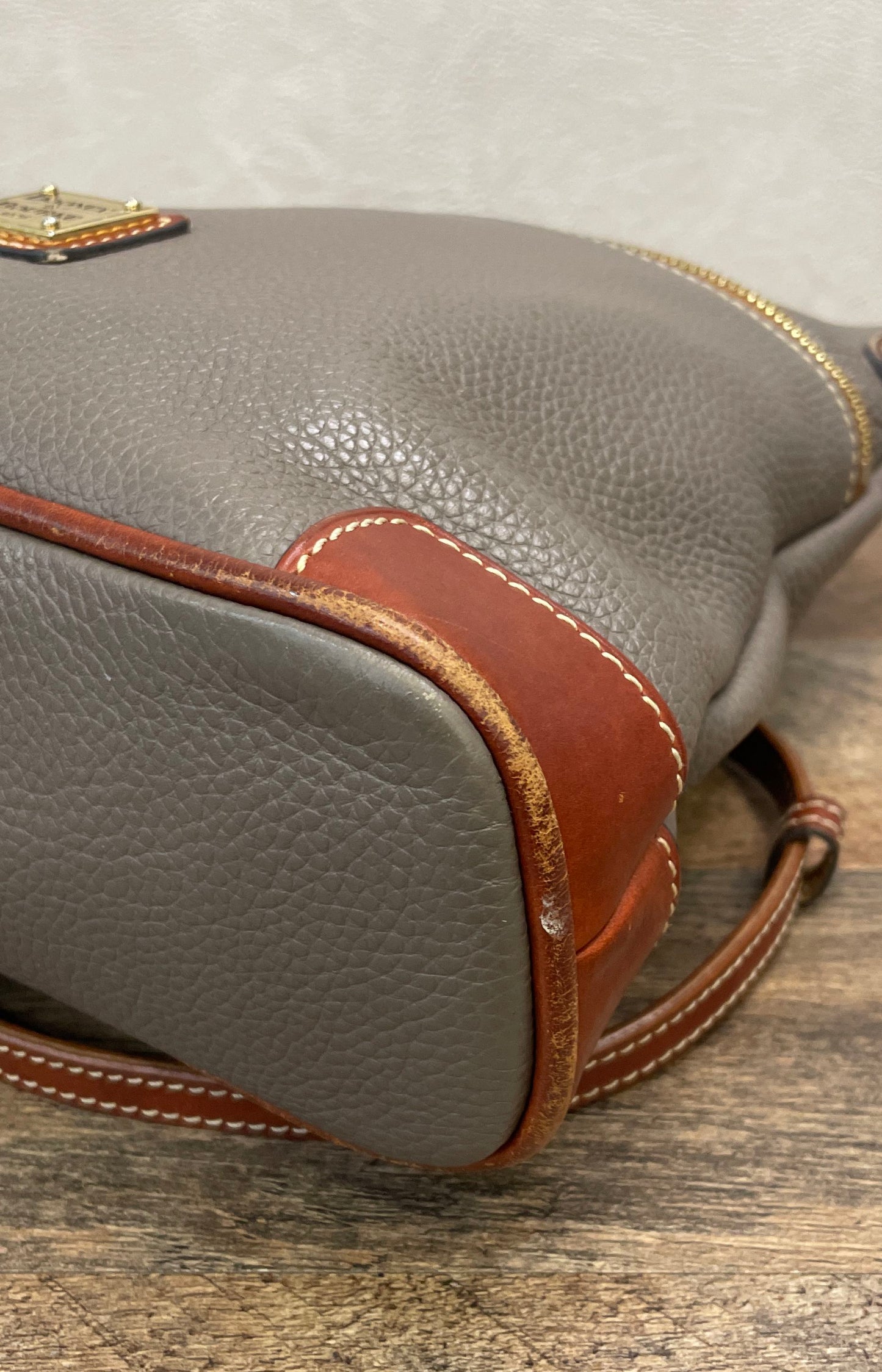 Dooney & Bourke Grey Pebbled Leather Crossbody Shoulder Bag Tan Trim Gold HW