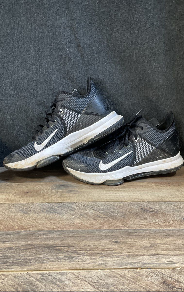 Nike LeBron Witness 4 Black White Basketball Shoes Men's Size 11.5