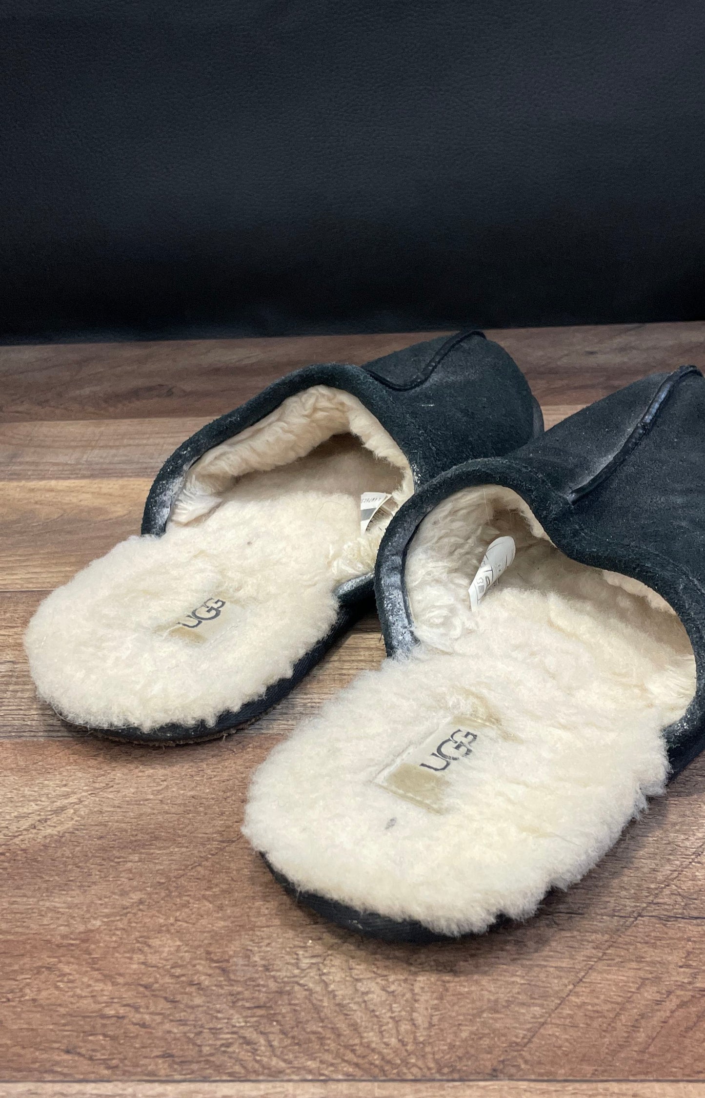 UGG Scuff Black Suede Sheepskin Lined House Slippers Men's Size 11