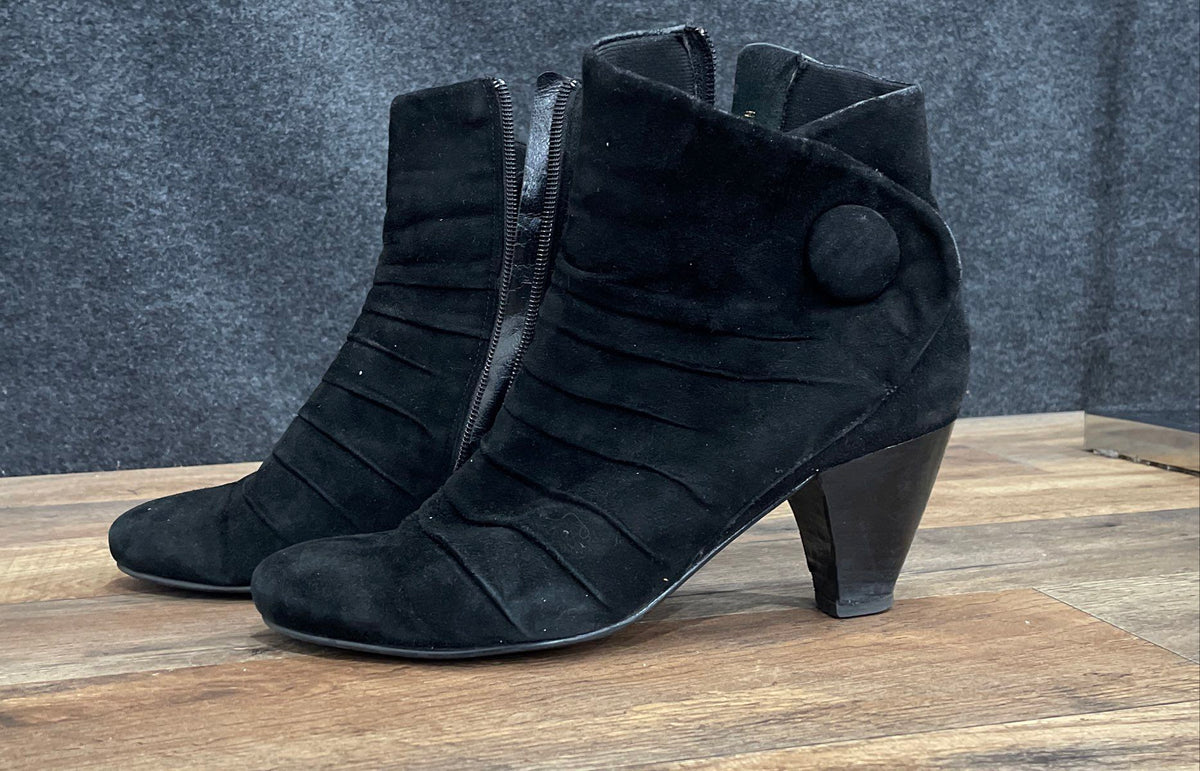 Black Suede Ruched Ankle Boots Pointed Toe Side Zip Women's Size 8.5 N