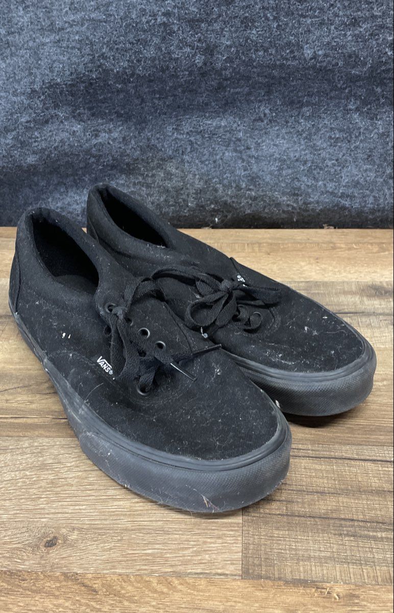 Vans Authentic Triple Black Canvas Low Top Skate Sneakers Men's Size 8