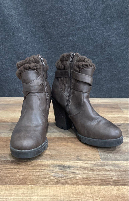 Wet Seal Brown Faux Leather Sweater Cuff Buckle Heeled Ankle Boots Size 10