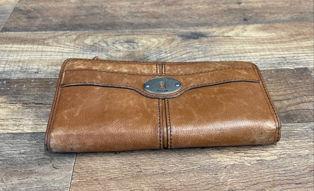 Fossil Brown Leather Keyhole Zip Around Clutch Wallet Large