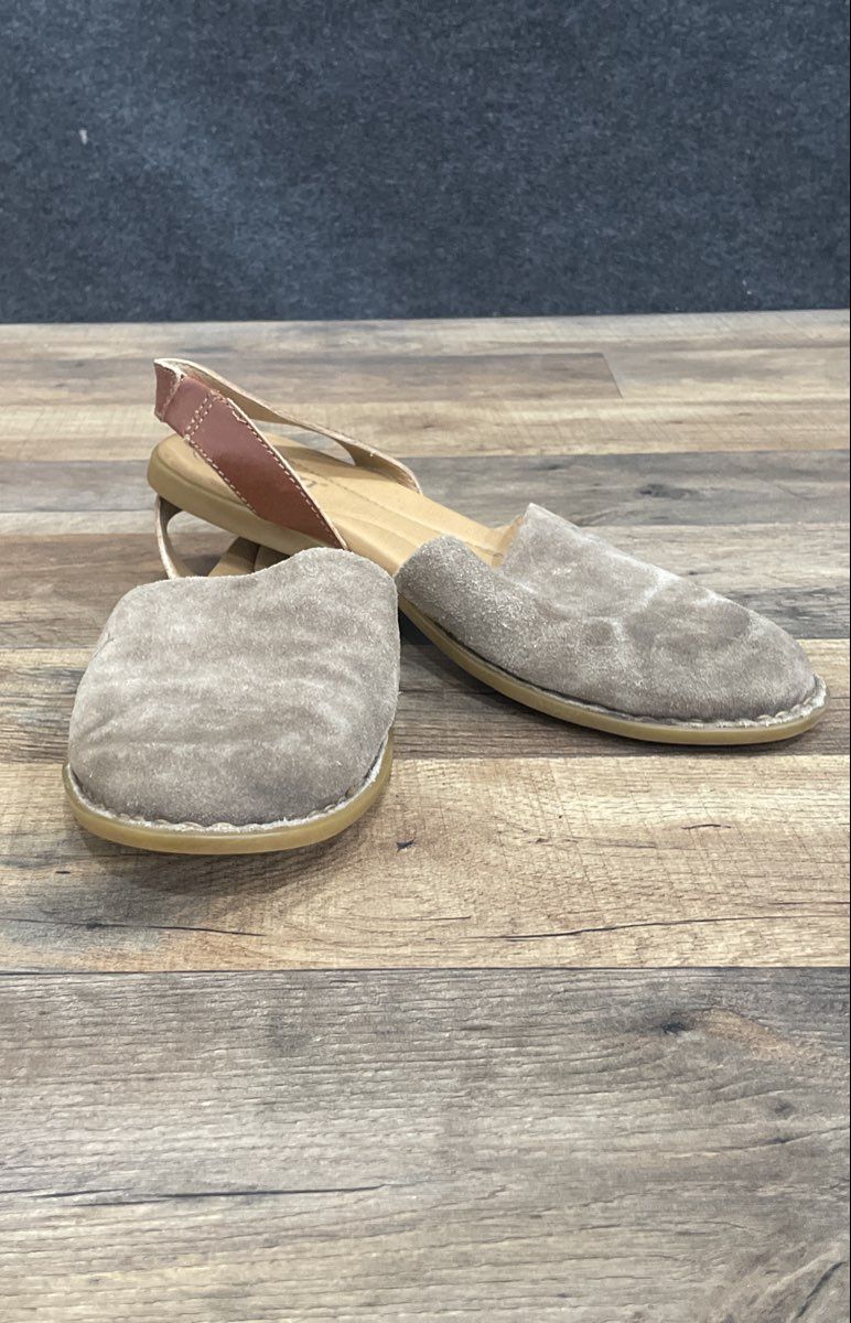 Born Iwa Grey Suede Slingback Flat Sandals Women's Size 8