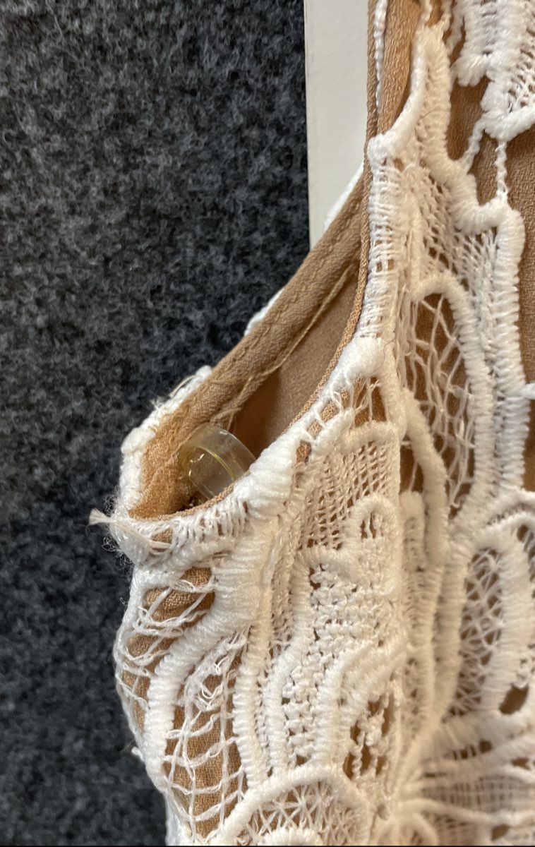 Entro Women's Floral Guipure Lace Overlay Dress White Tan Sleeveless NWT Sz S