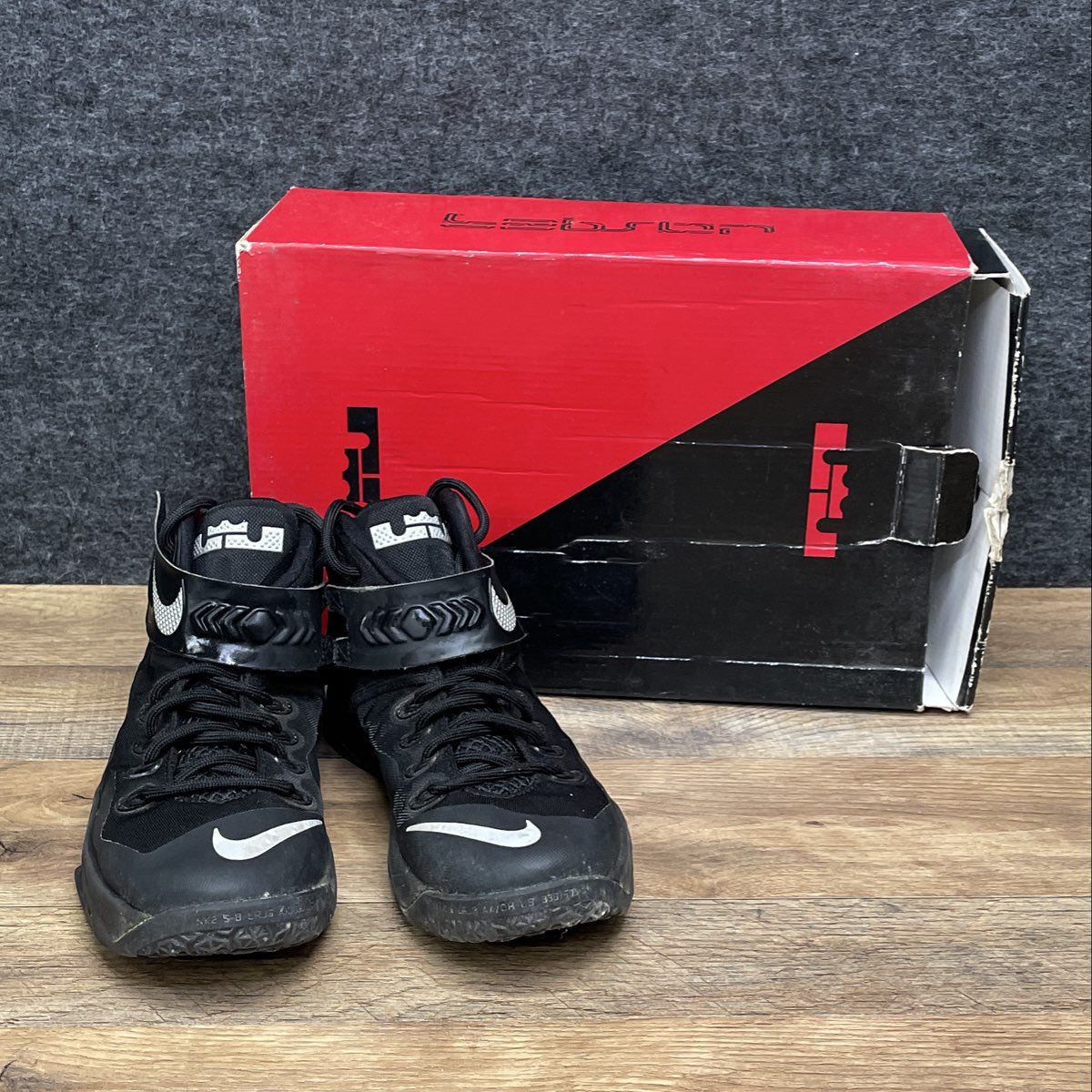 Nike LeBron Zoom Soldier VIII Black Metallic Silver Men's Size 7.5