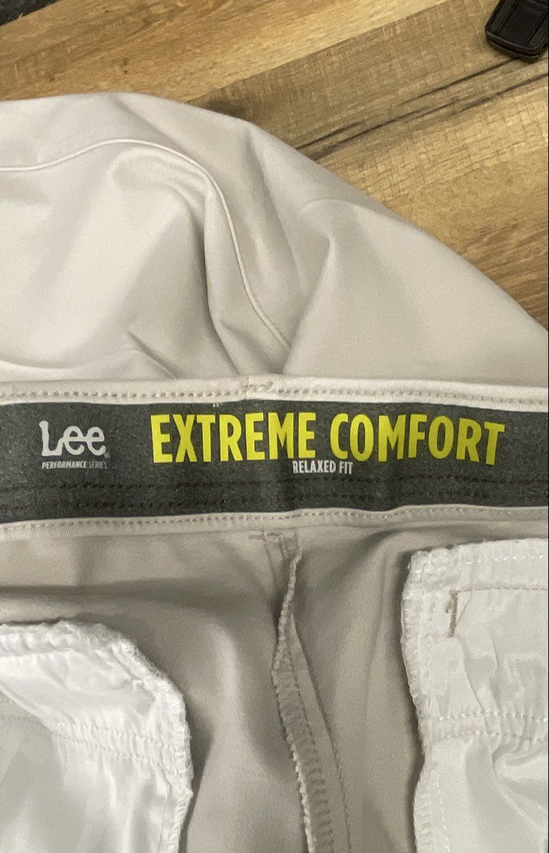 Lee Men's Extreme Comfort Relaxed Fit Performance Series Pants Stone Sz 40x32