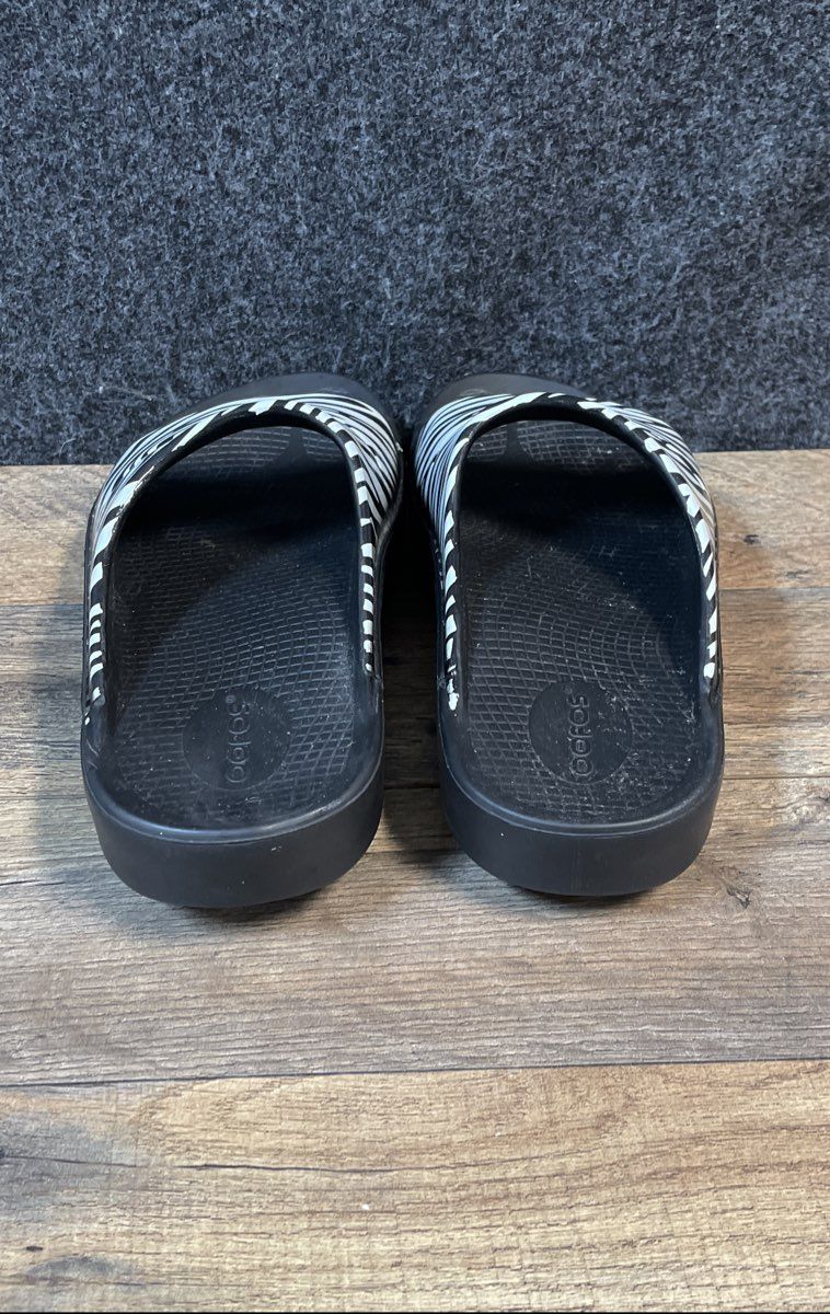 Oofos OOOlala Luxe Black Zebra Print Recovery Slide Sandals Women's Size 9