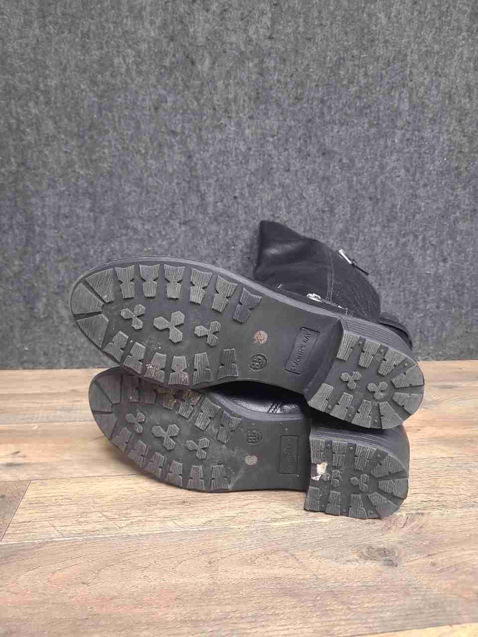 St. John's Bay Darling Black Quilted Riding Boots Women's Size 8.5