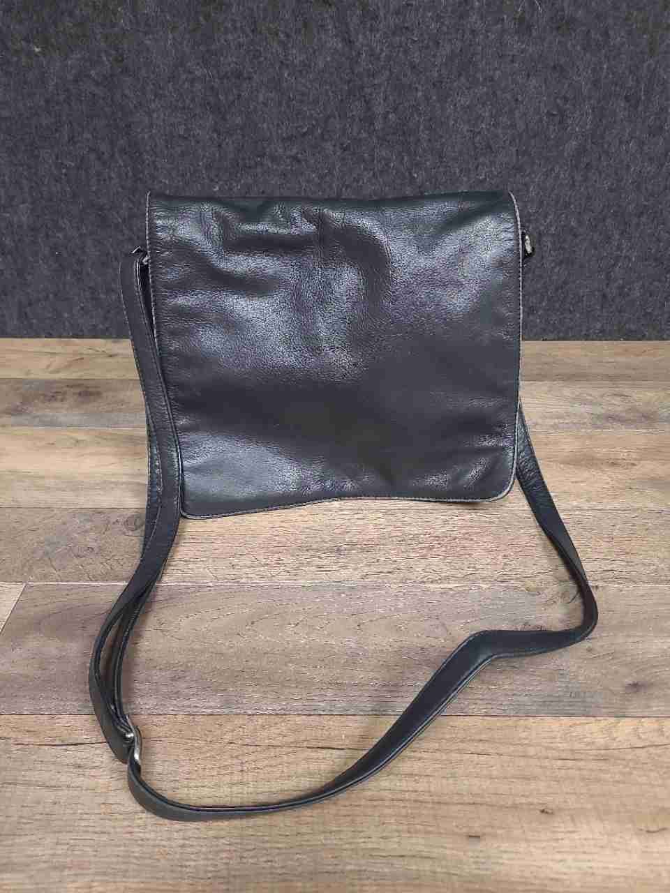 Vintage TL New York Toronto Black Leather Flap Messenger Crossbody Bag