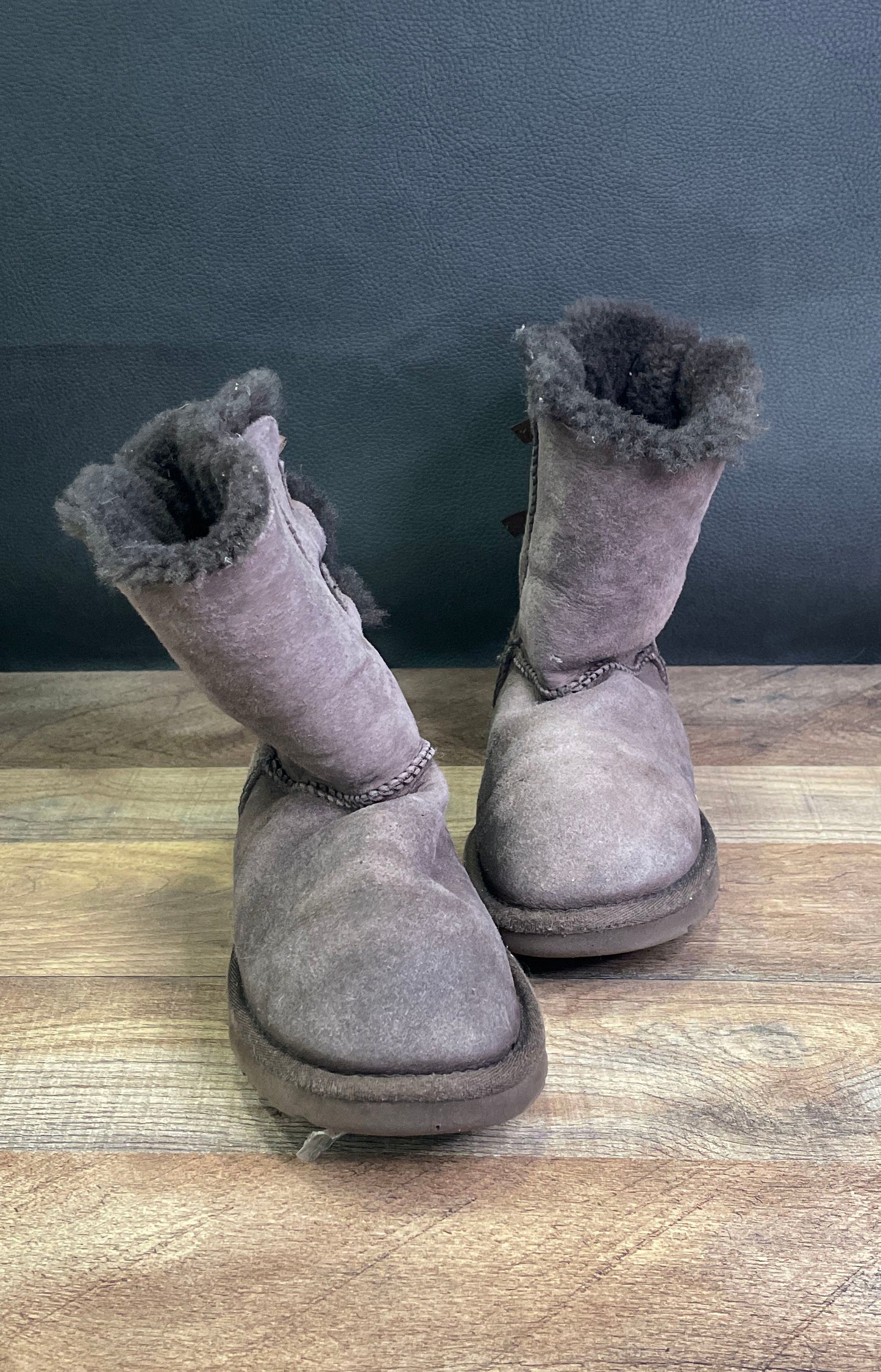 UGG Australia Bailey Bow Chocolate Brown Suede Shearling Boots Size 6