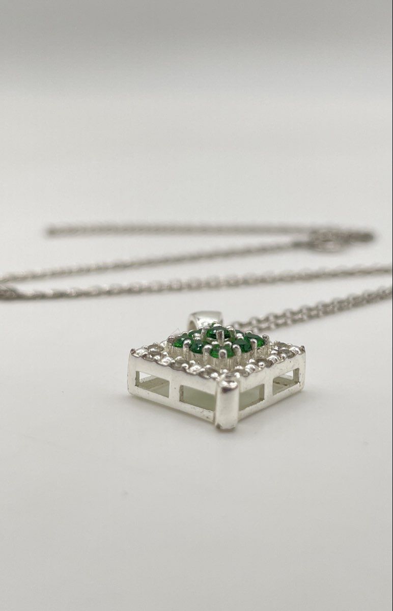 925 Sterling Silver Diamond Halo Accent Green CZ Pendant Necklace 2.8g