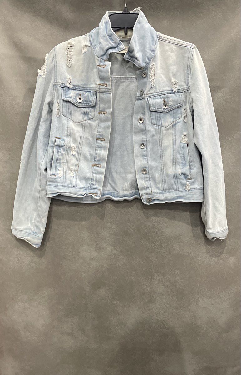 Ci Sono Women's Light Wash Distressed Ripped Denim Jean Jacket Sz M