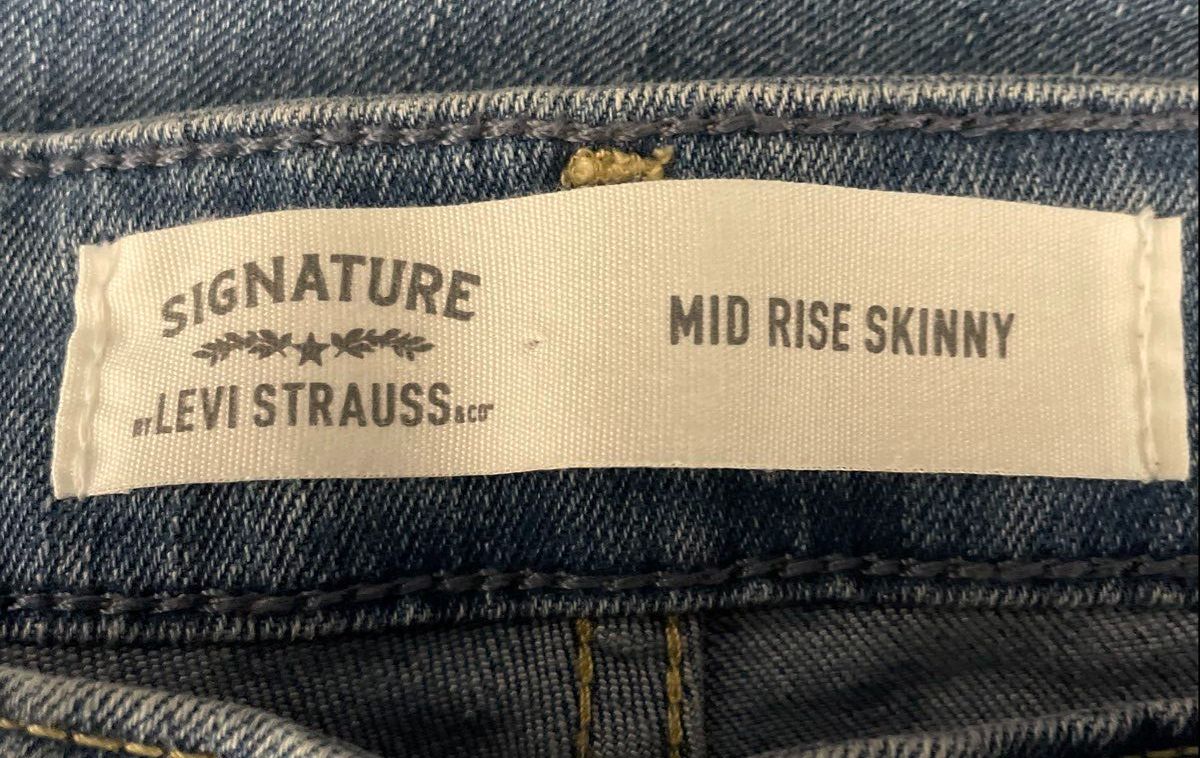 Signature by Levi Strauss Women's Blue Mid Rise Skinny Jeans Sz 16S W33 L28