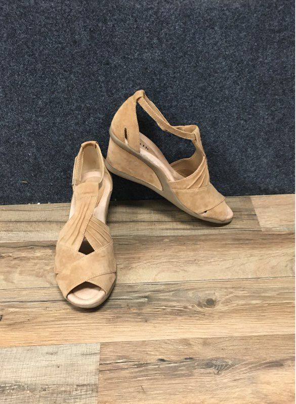 Earth Curvet Biscuit Tan Leather Suede Wedge Sandals Women's Size 8.5 B