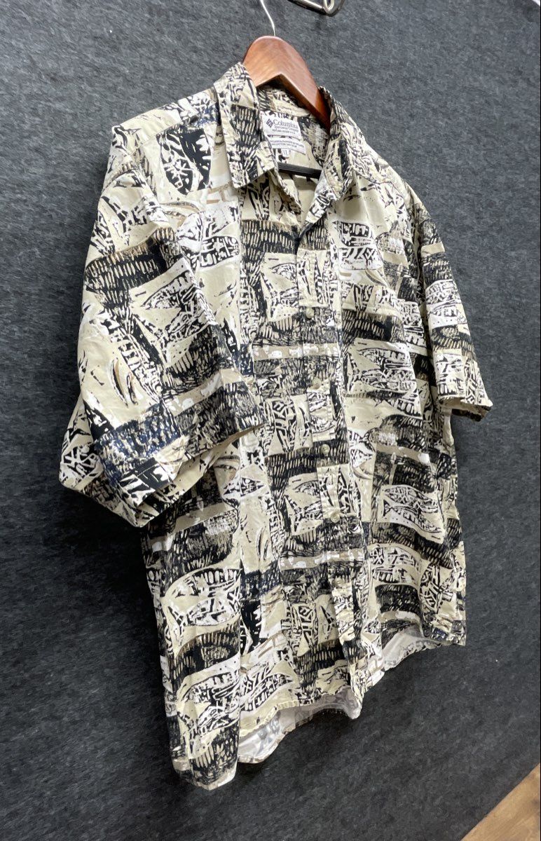 Columbia Men's Vintage 90s Fish Print Short Sleeve Button Up Shirt Tan Black XL