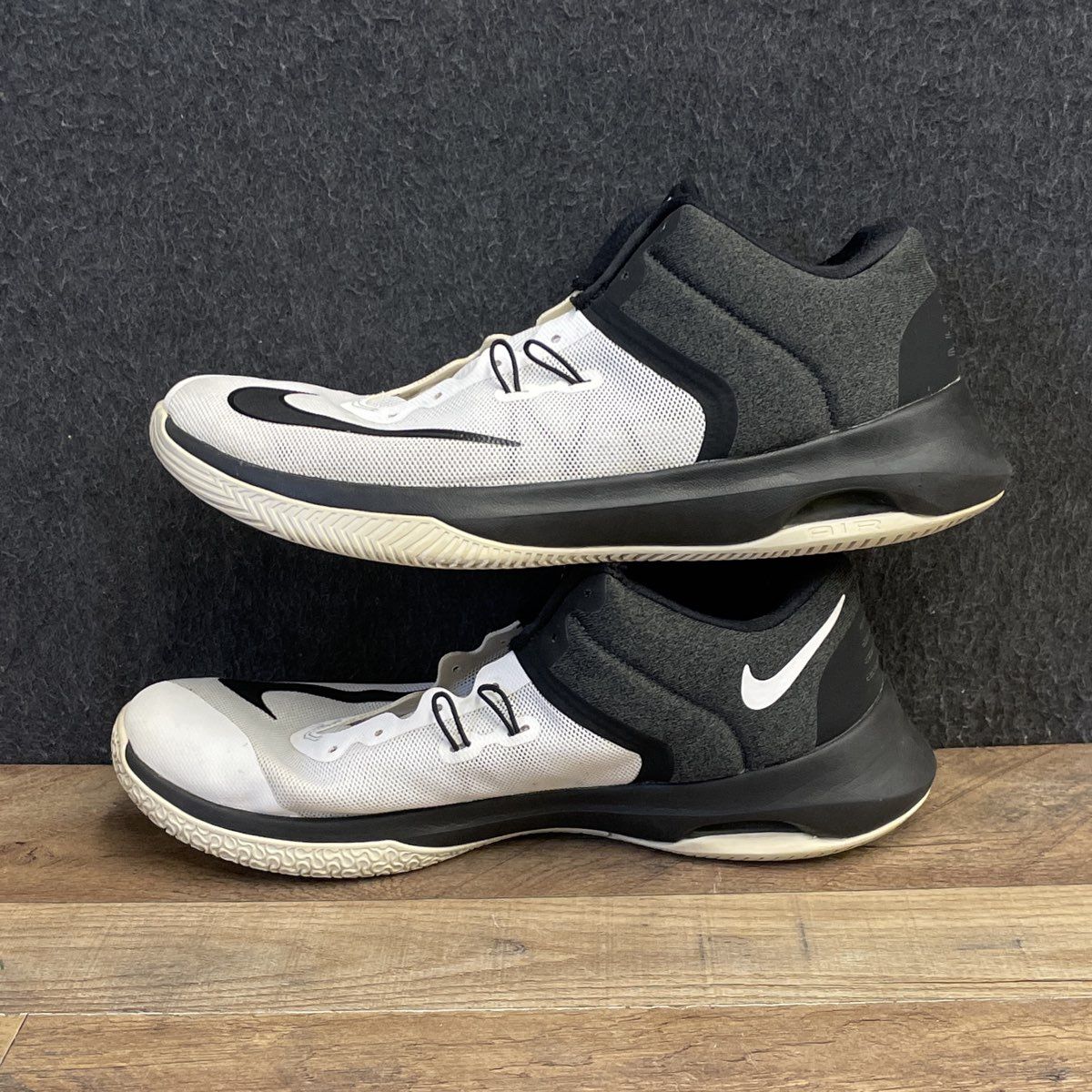 Nike Air Versitile II White Black Anthracite Basketball Shoes Size 11.5
