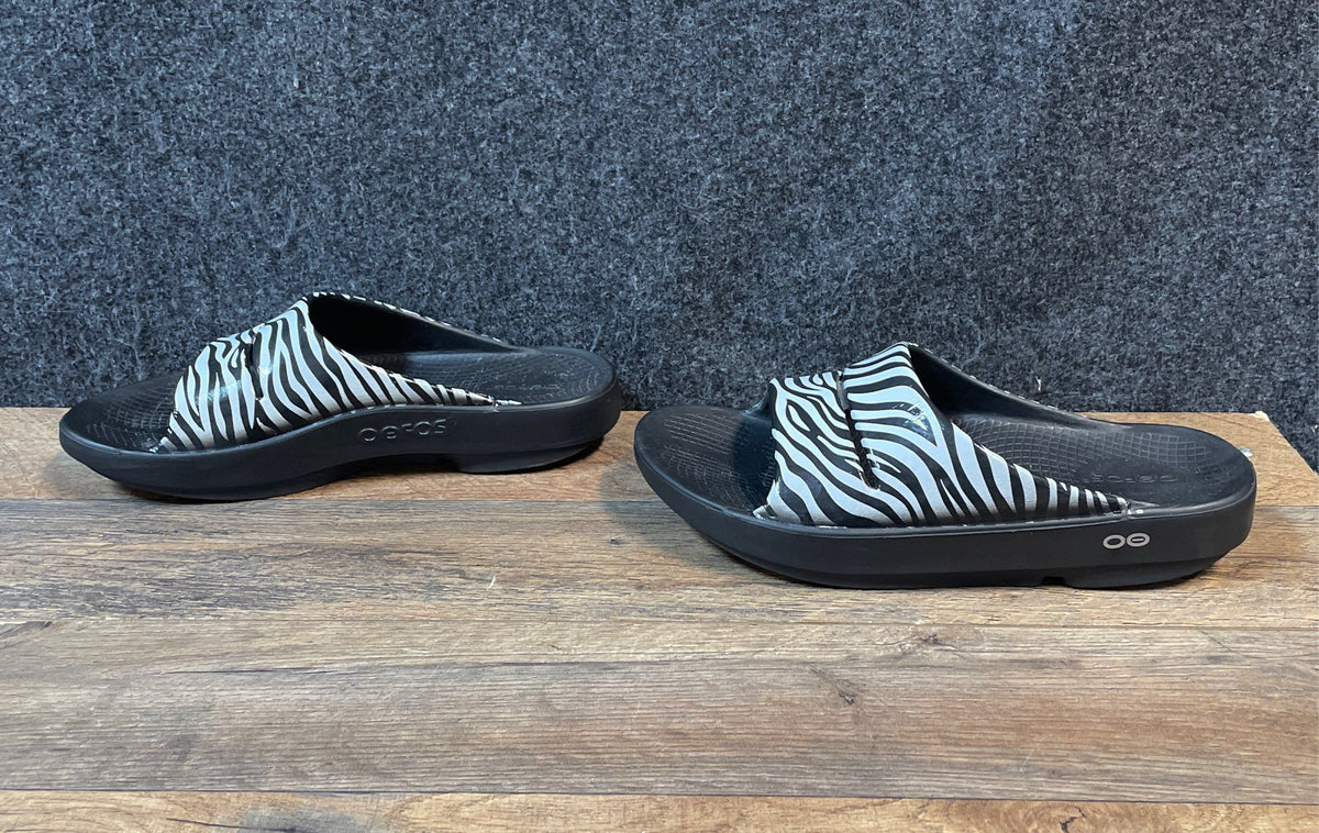 Oofos OOOlala Luxe Black Zebra Print Recovery Slide Sandals Women's Size 9