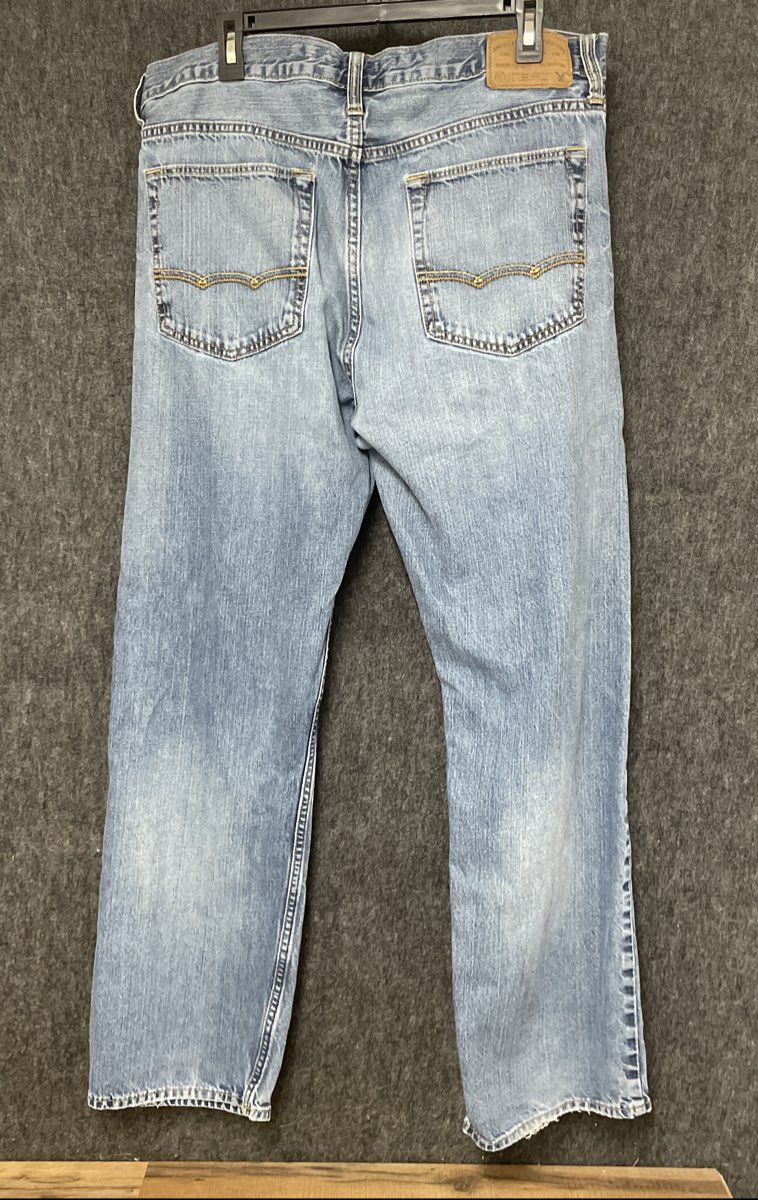 American Eagle Men's Light Wash Straight Leg Faded Blue Jeans Size 36x34