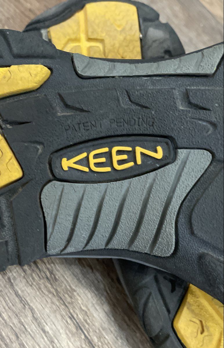 Keen Newport H2 Men's Black Grey Yellow Sport Sandals Size 7.5