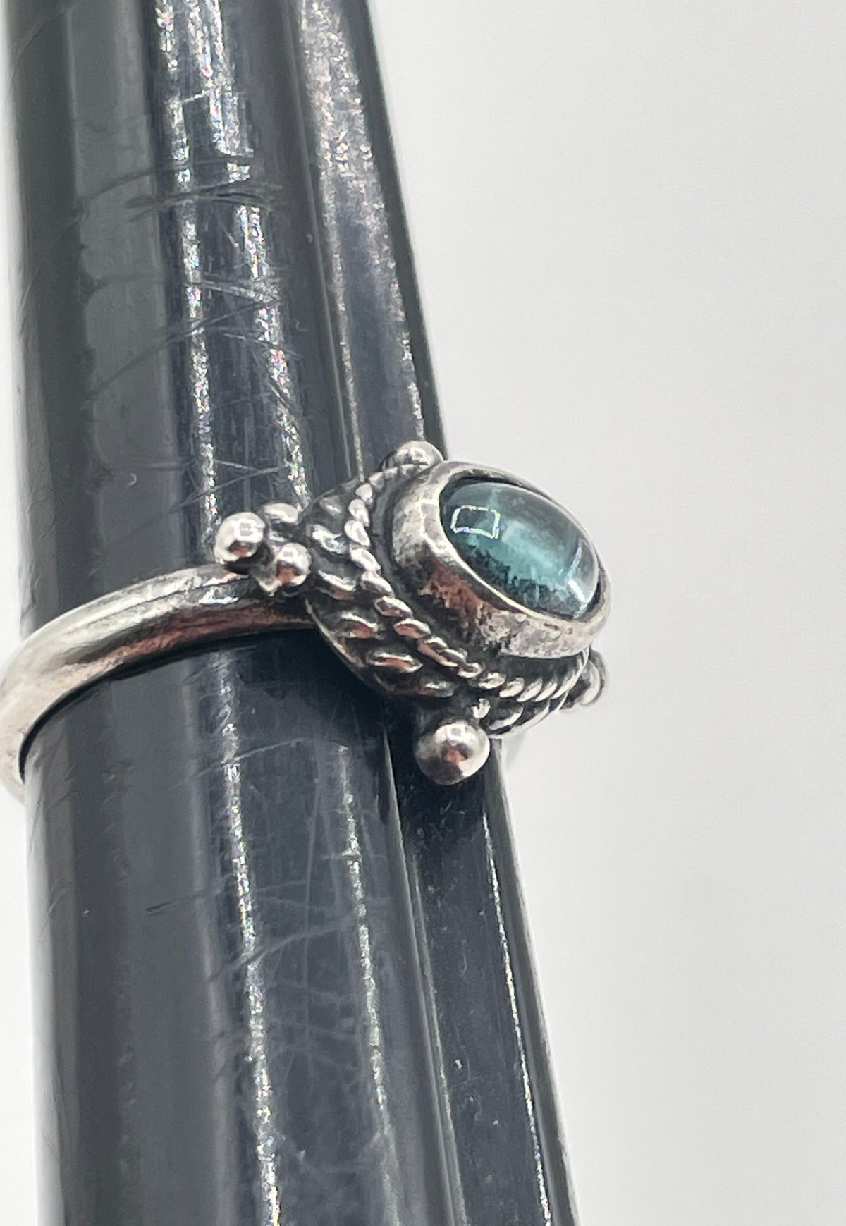 925 Sterling Silver Glass Dark Teal Stone Beaded Ring 3.4g