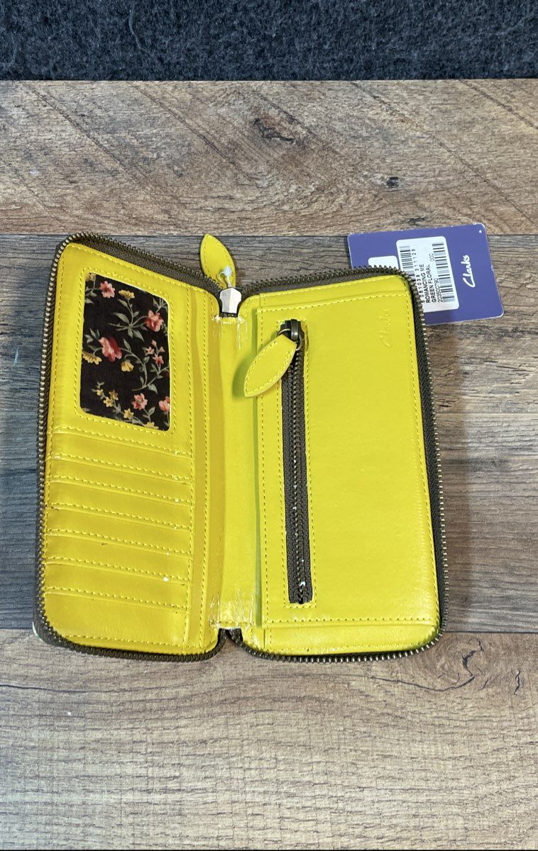 Clarks Green Floral Romancing Me Zip Around Wallet NWT