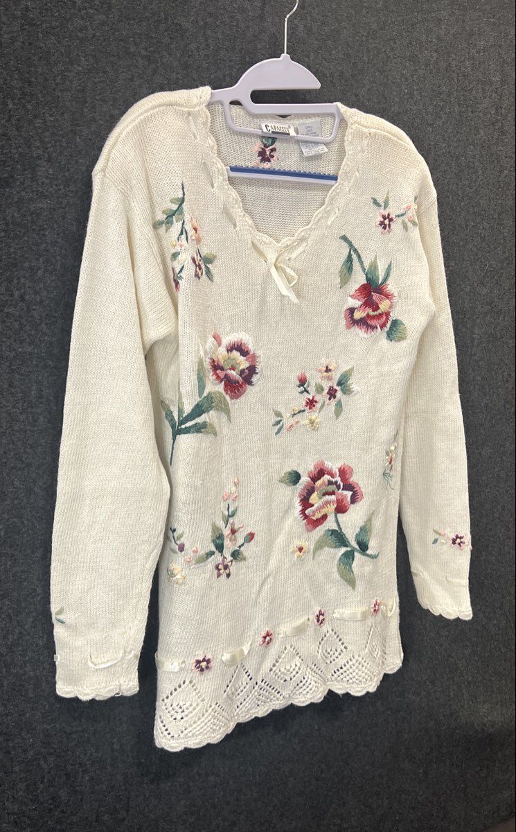 Vintage Y2K Capacity Women's Cream Floral Embroidered Crochet Hem Sweater Sz S