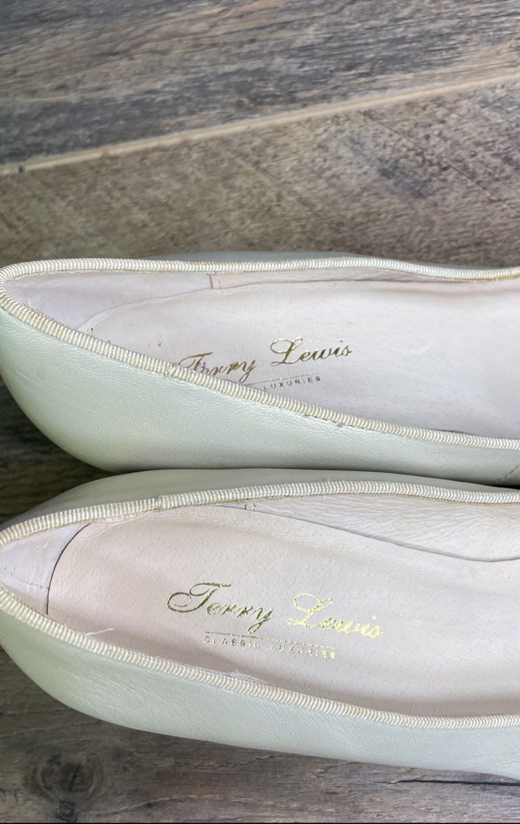 Terry Lewis Classic Luxuries Cream Leather Pointed Toe Pumps Heels Size 8 M